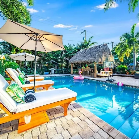 Chique Pool And Tiki Resort
